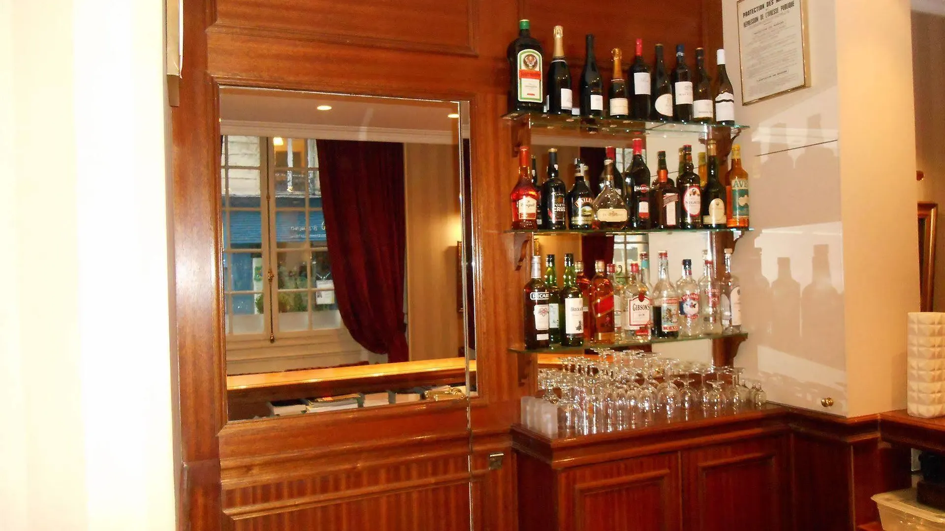 ****  Hotel Serotel Lutece Paris France