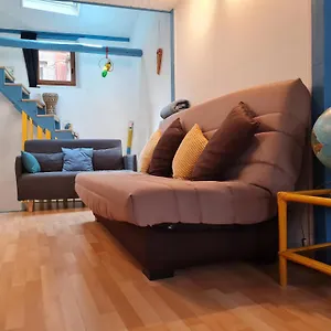  Сasa de vacaciones La Maison-frite, Pour Un Sejour Insolite A ! Francia
